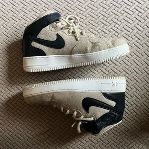 Nike AF1 Mid Sneakers